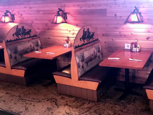 Restaurant Three Sisters Tavern and Grill